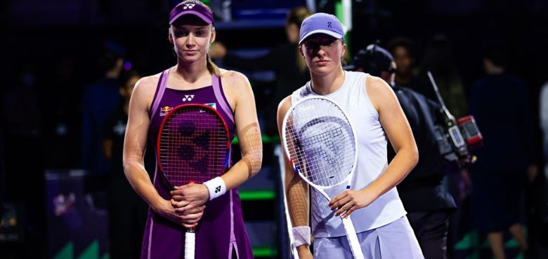 Elena Rybakina Stuns Świątek at WTA Finals 2025